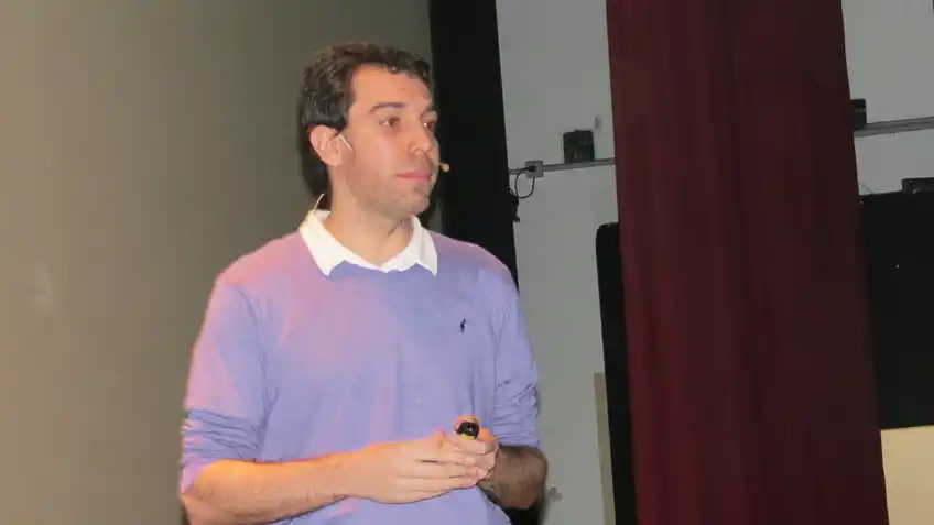 Charla sobre el cerebro y la lectura en Balcarce