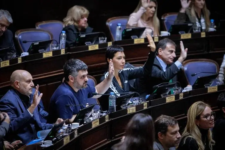 Diputados de UxP rechazan la privatización de AySA y advierten por el impacto en el conurbano: “El agua no es mercancía"