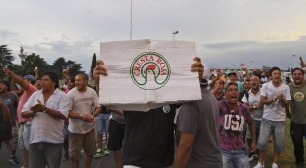 Cresta Roja realiza un paro y exigen respuestas por 2500 despidos