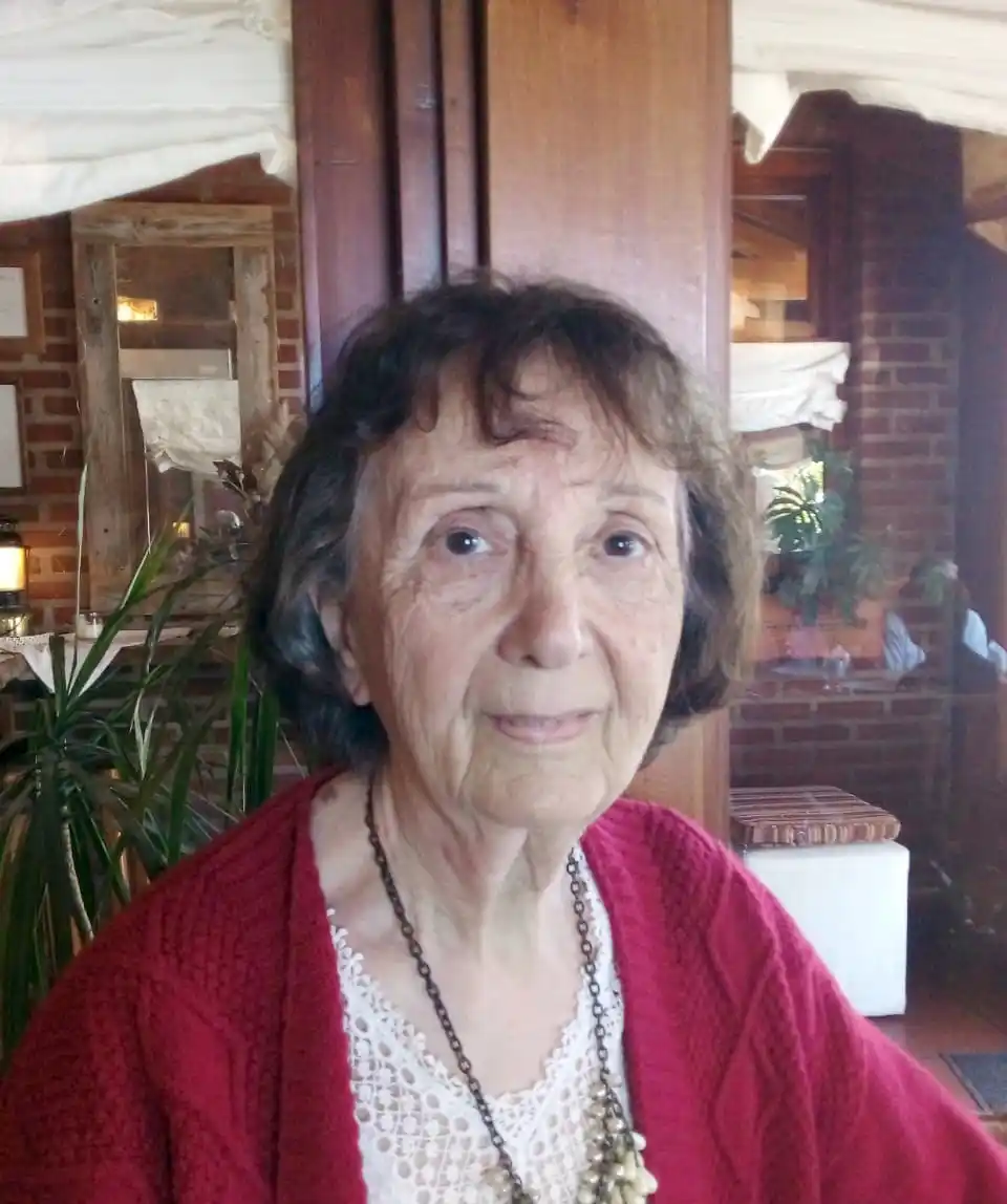 Inquieta y con ansias de aprender. Se muestra Mirta García, docente jubilada