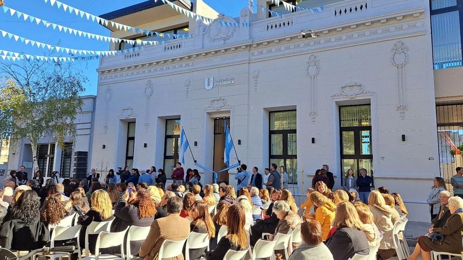 Charlas en reconocimiento del docente de Historia Julio Pirro