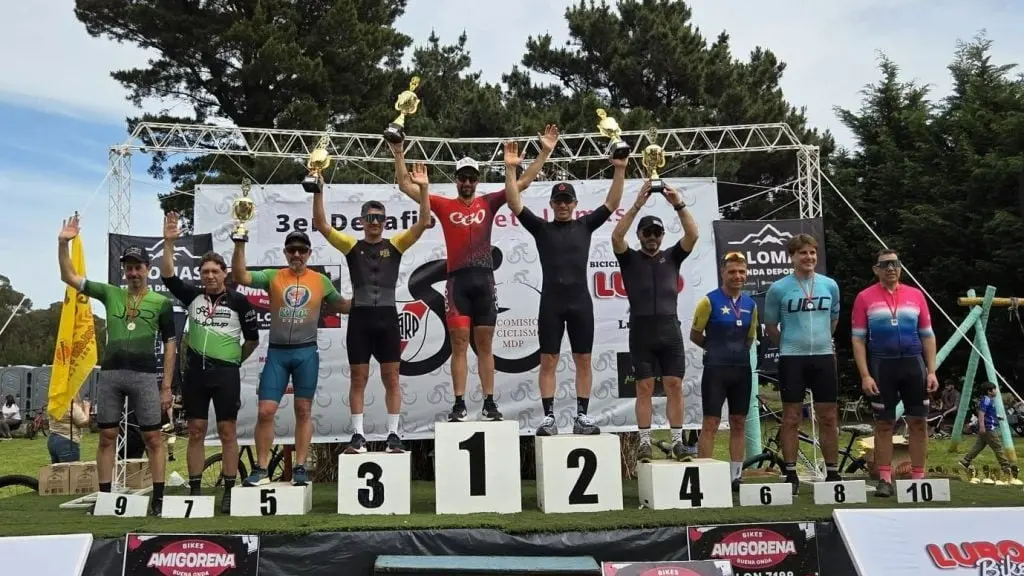Gastón Llanos, en lo más alto del podio en Sierra de los Padres