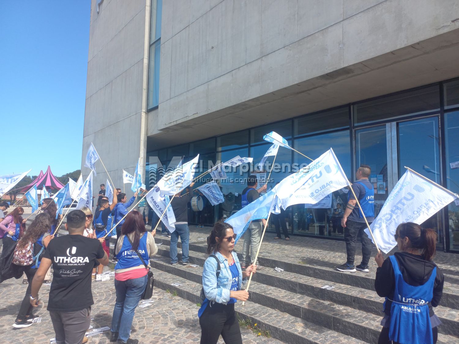 “Empleados en negro, sueldos por debajo de la escala salarial y trabajadores por media jornada mentirosa”, así lo afirmaron desde UTHGRA.