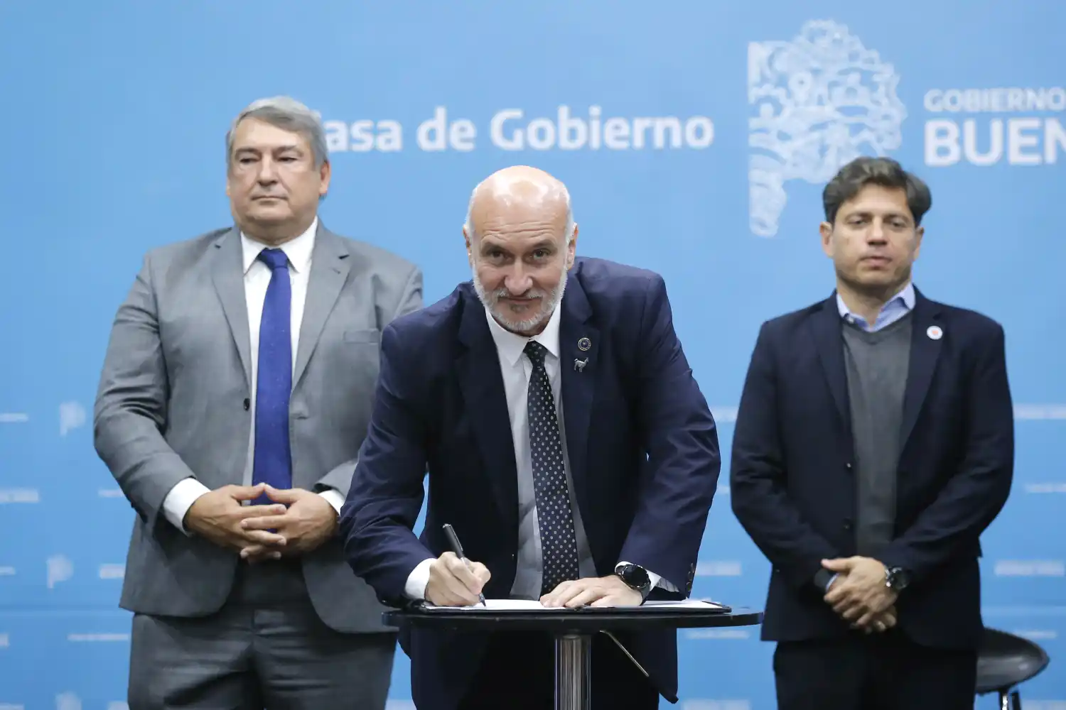 Se firmó el convenio para implementar el boleto estudiantil gratuito universitario en Tandil