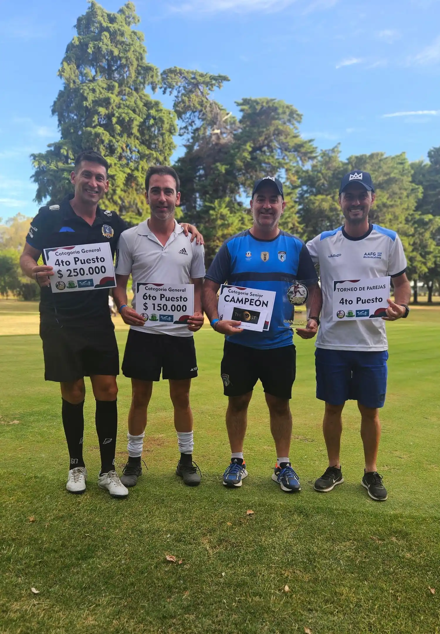 Olaechea, Jorge, R. Ghezzi y Popovich; en la premiación.