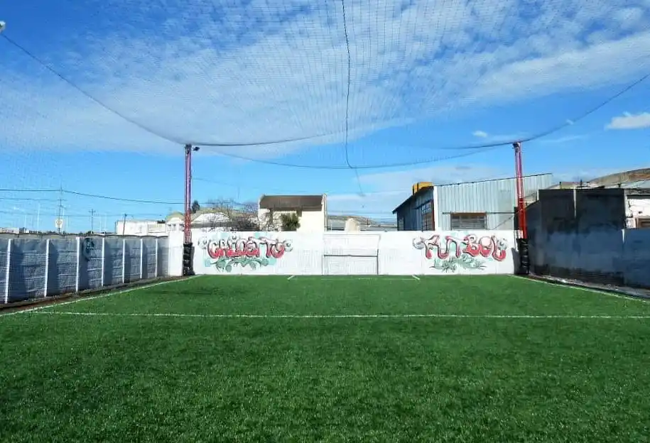 El lunes se reanuda la actividad de las canchas sintéticas de fútbol