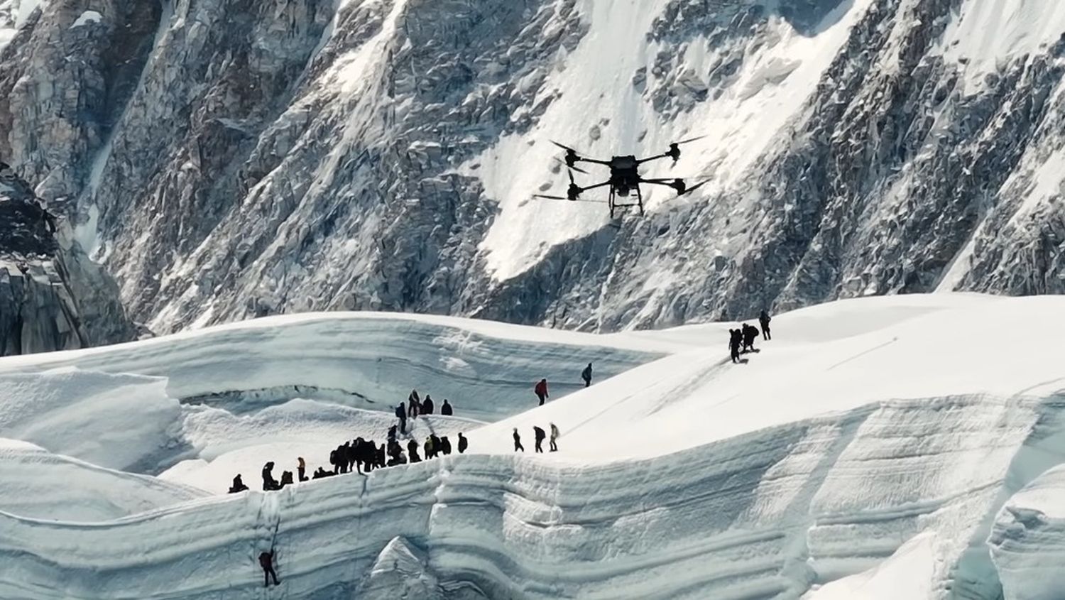 La operación se llevó a cabo utilizando el dron FlyCart 30 de DJI.