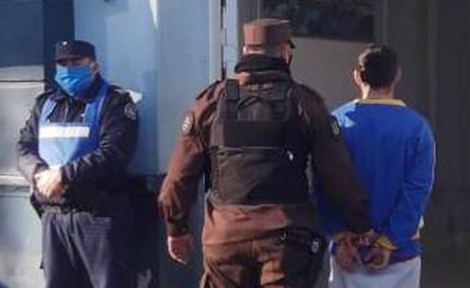 Detuvieron a dos hermanos por resistencia a la autoridad y daños a un petrullero