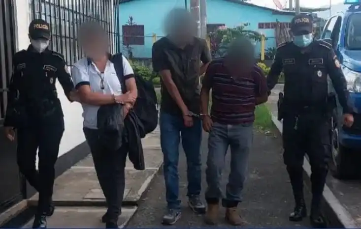CAPTURAN a tres coyotes que transportaban ilegalmente a 13 venezolanos por Guatemala