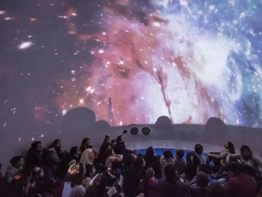 El 14 de julio, llega el Planetario Móvil “Estrella de Plata” al Club de los Abuelos. Foto: Gentileza.