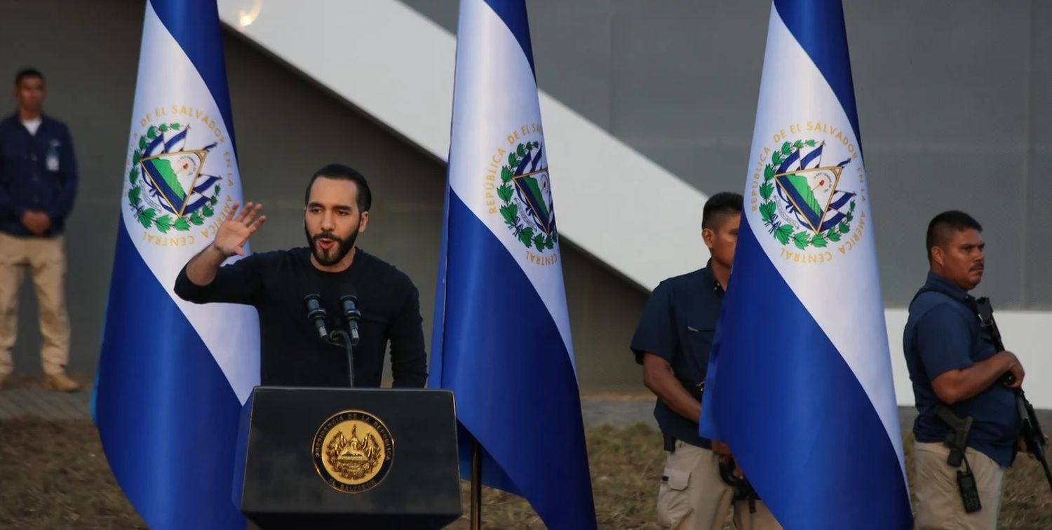 El presidente salvadoreño dispuso que los colectivos debían operar gratis durante una semana por obras viales; cinco empresarios fueron presos por "sabotaje". Foto: Archivo / Xinhua / Alexander Peña.