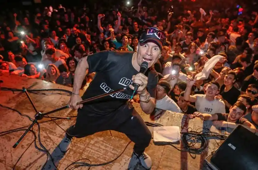 «La música calma las fieras»: el video viral de Pablo Lescano frenando una pelea en un recital