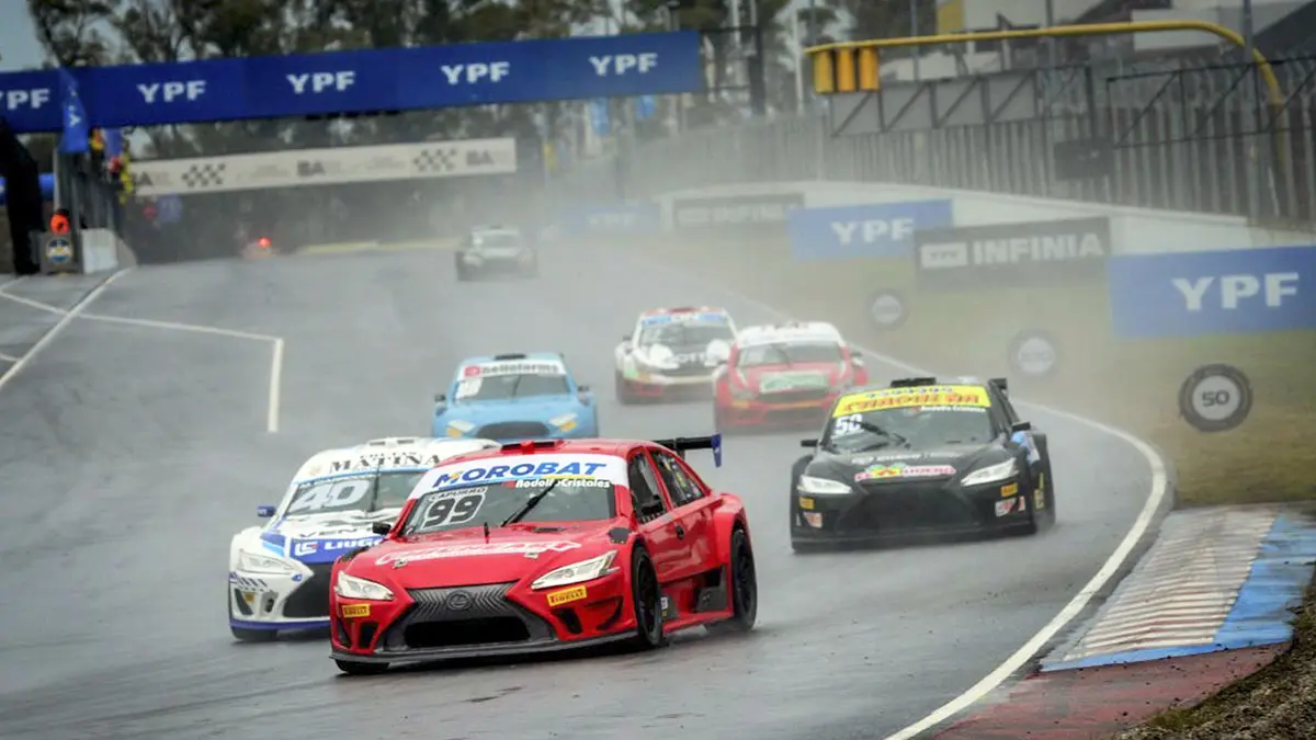 Desfavorecidos. Los participantes del Top Race y el necochense Matías Capurro