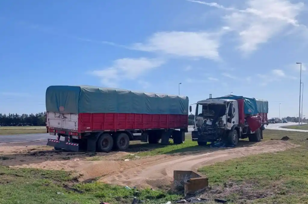 RN AO12: un choque frontal entre dos camiones dejó dos heridos