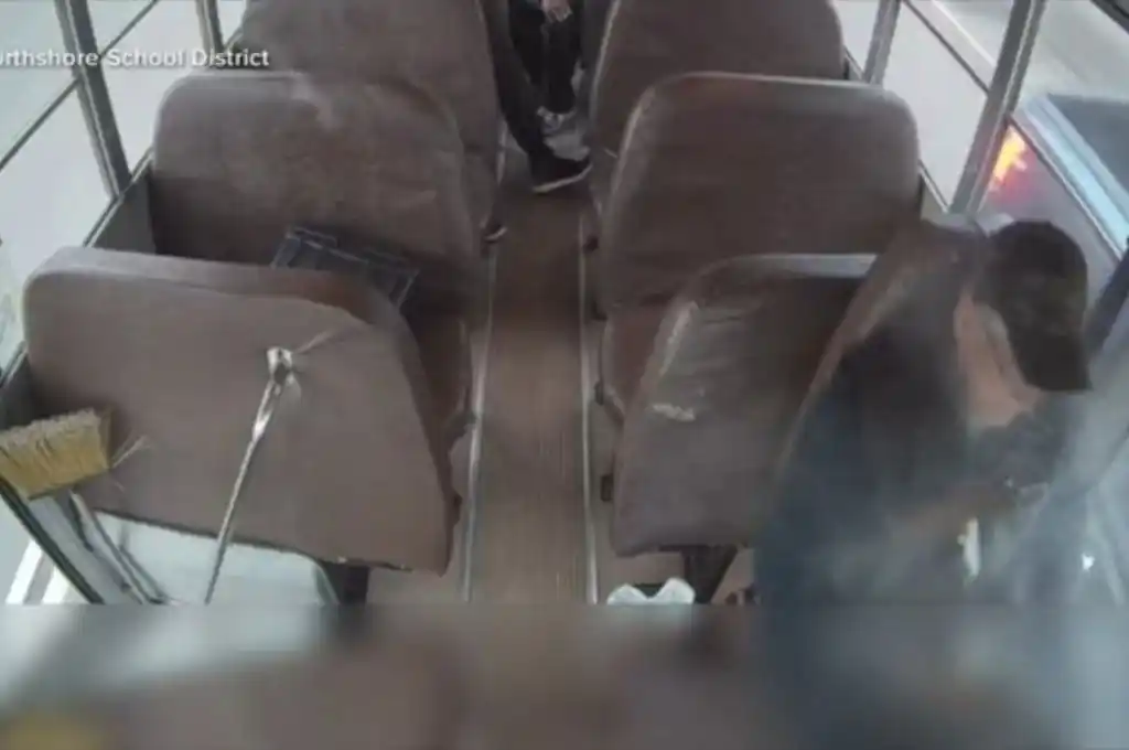 Chofer recibe el impacto de una barra de metal