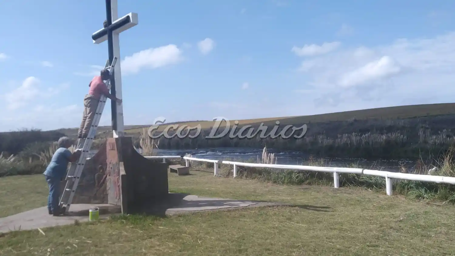 Preparativos. Vecinos trabajan en el armado de las estaciones