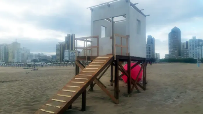 El municipio construye seis refugios  para guardavidas