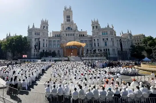 El Papa León XIV preside la Santa Misa en la Solemnidad del Corpus Christi en la Plaza de Cibeles de Madrid.