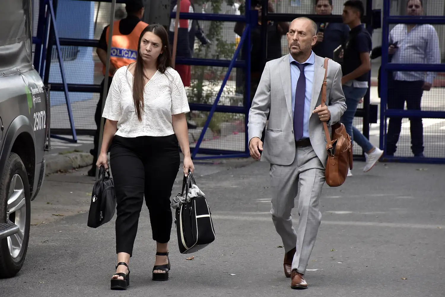 Hugo Tomei, abogado defensor, junto a su secretaria.