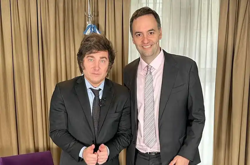 Manuel Adorni fue ascendido a secretario de Estado