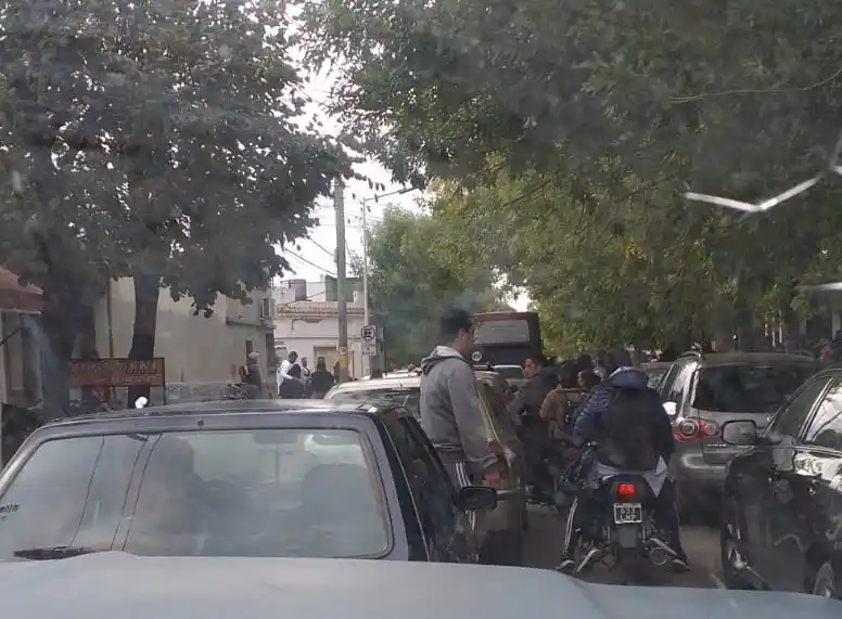 Caos a la salida de la escuela
