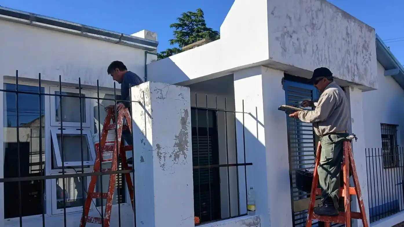 Continúan los trabajos de pintura en la EEE 501