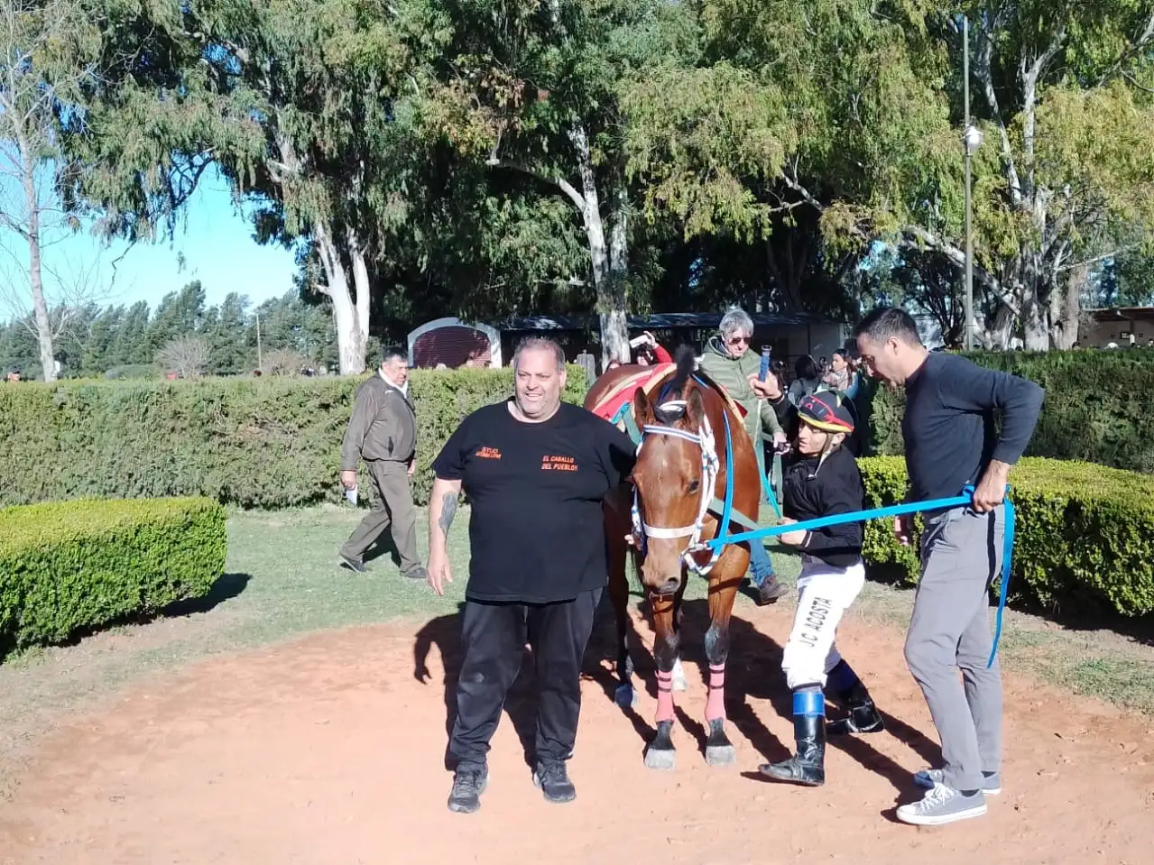 Gran jornada hípica en Gualeguay: 13 carreras y un hipódromo colmado
