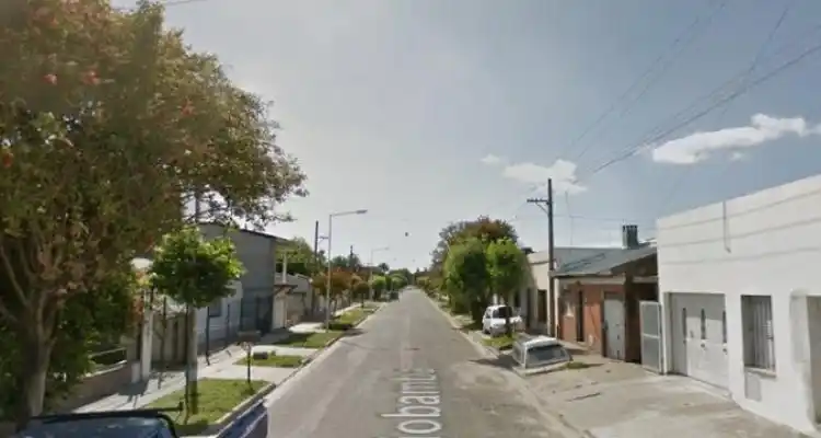 Adolescente denunció que un hombre intentó retenerla en la calle y logró escapar mordiéndole la mano