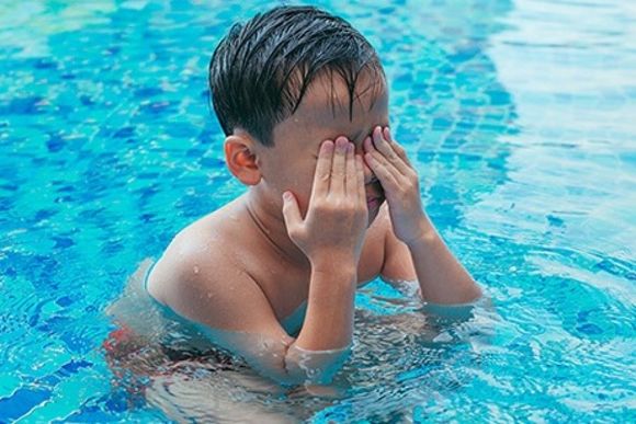 Vacaciones a la vista: conjuntivitis y ojo seco durante el verano