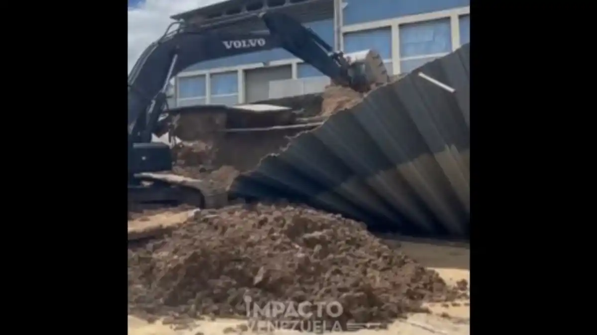 Intensas lluvias dañaron autopista Francisco Fajardo, se mantuvo restringido el tránsito este 17Sep (VIDEO)