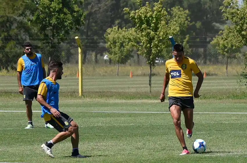 A la espera de cerrar su pase a Racing, Martínez entrenó en Central