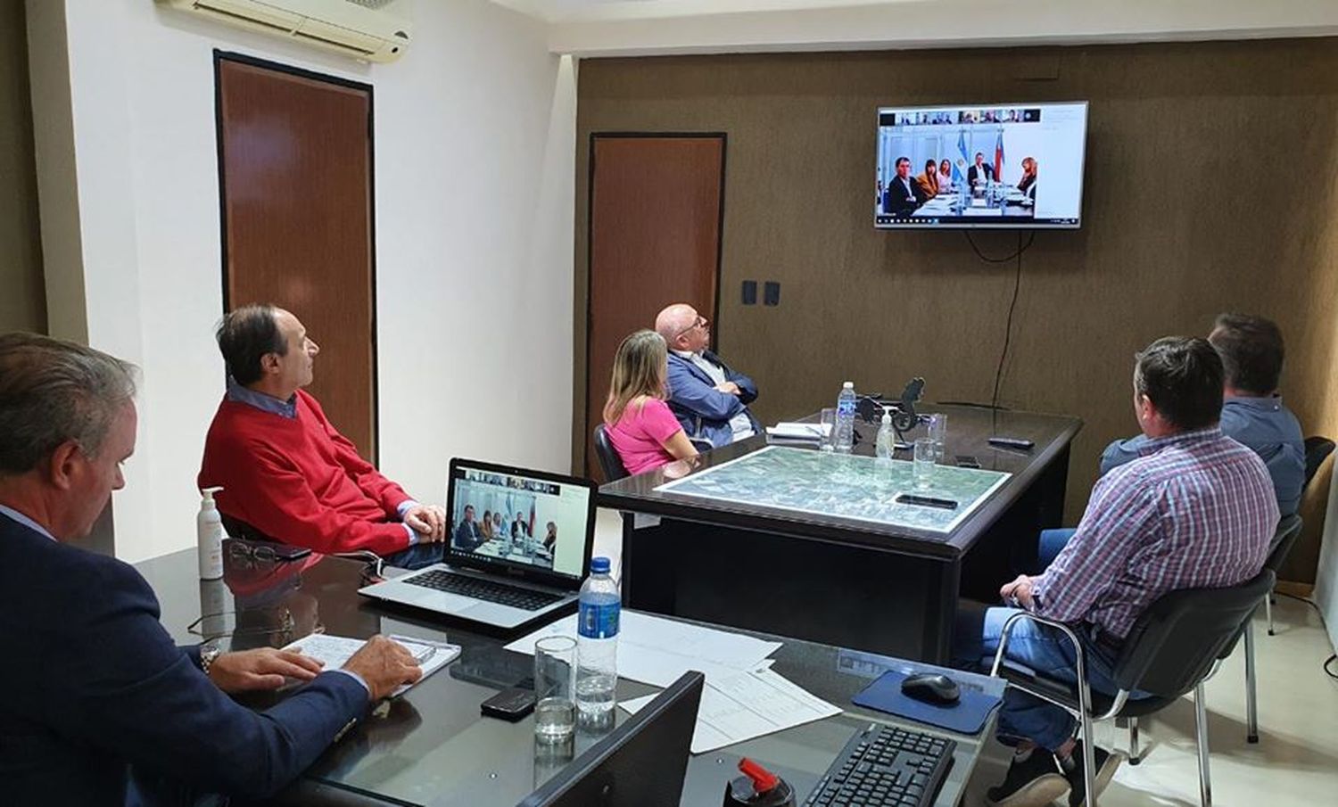 Schneider participó de la reunión donde se abordó la situación sanitaria, social y de prevención de la pandemia en Entre Ríos