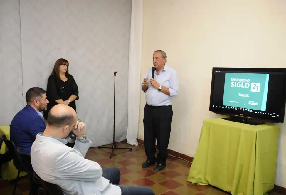 Lunghi participó de la apertura de la  nueva sede de la Universidad Siglo 21