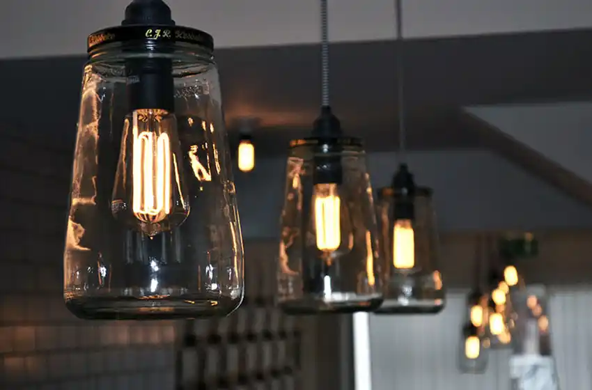 Aseguran que la luz subió un 778% en dos años