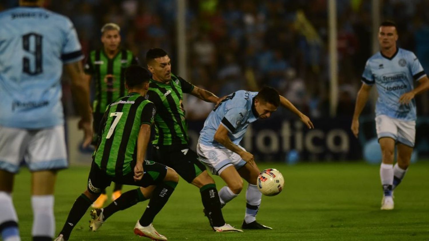 Belgrano ganó de local y quedó como único puntero