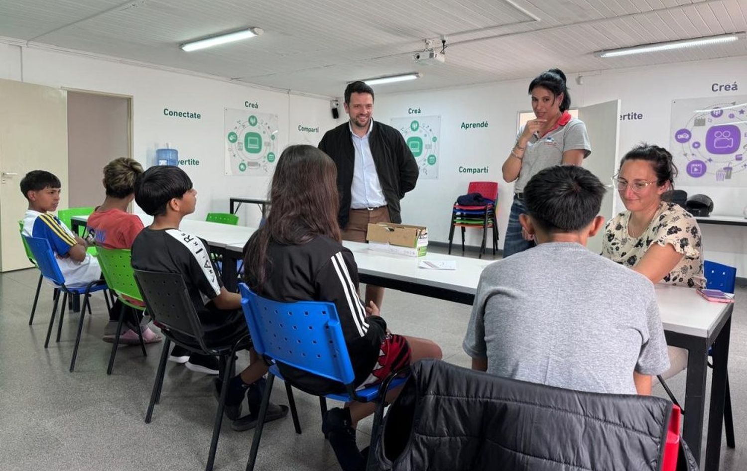 El intendente Braidot visitó a los jóvenes que participan del programa “Nueva Oportunidad construyendo comunidad”.