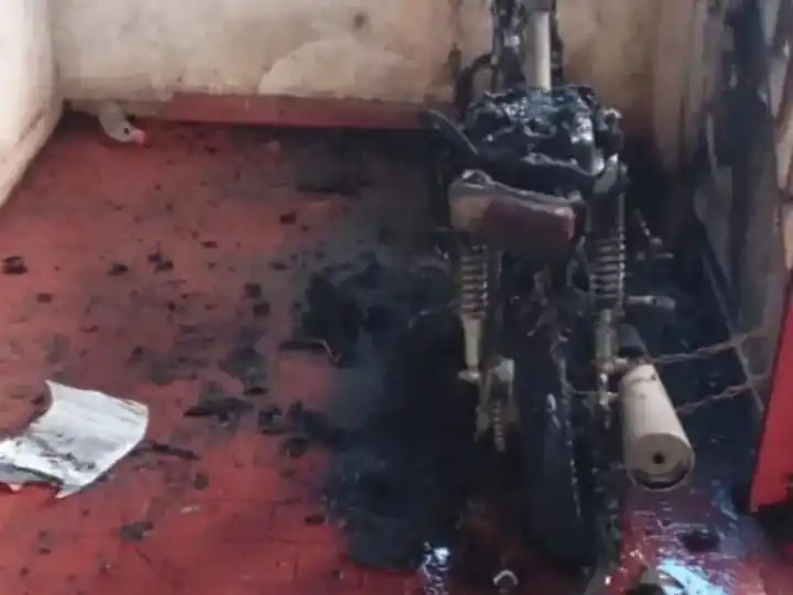 Una moto fue consumida por las llamas en La Bianca