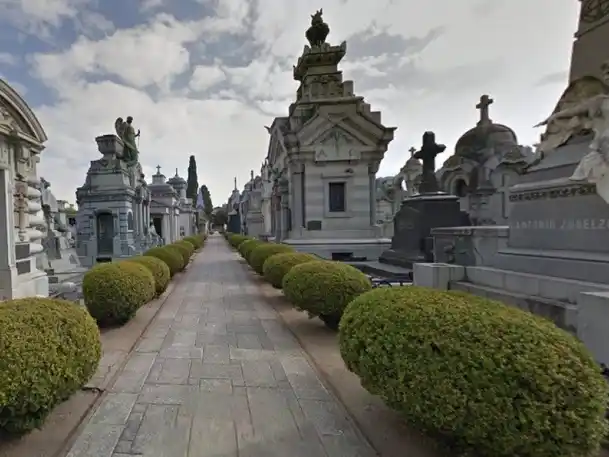 El municipio anunció un nuevo recorrido guiado por el cementerio El Salvador
