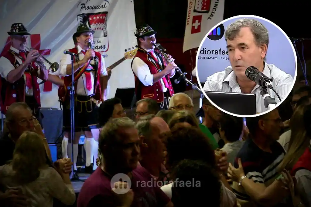 Julio Forni en los estudios de Radio Rafaela