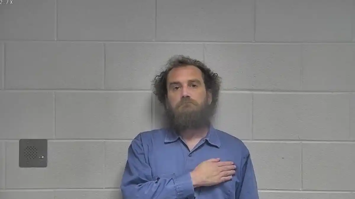 “Son mis amigos muertos”, dijo hombre de los huesos humanos que encontraron en su apartamento