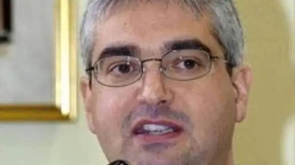 Acusan a un sacerdote italiano de organizar orgías con 15 amantes y prostituirlas