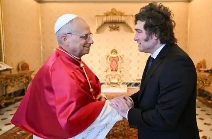 El papa León XIV junto con el presidente argentino, Javier Milei.