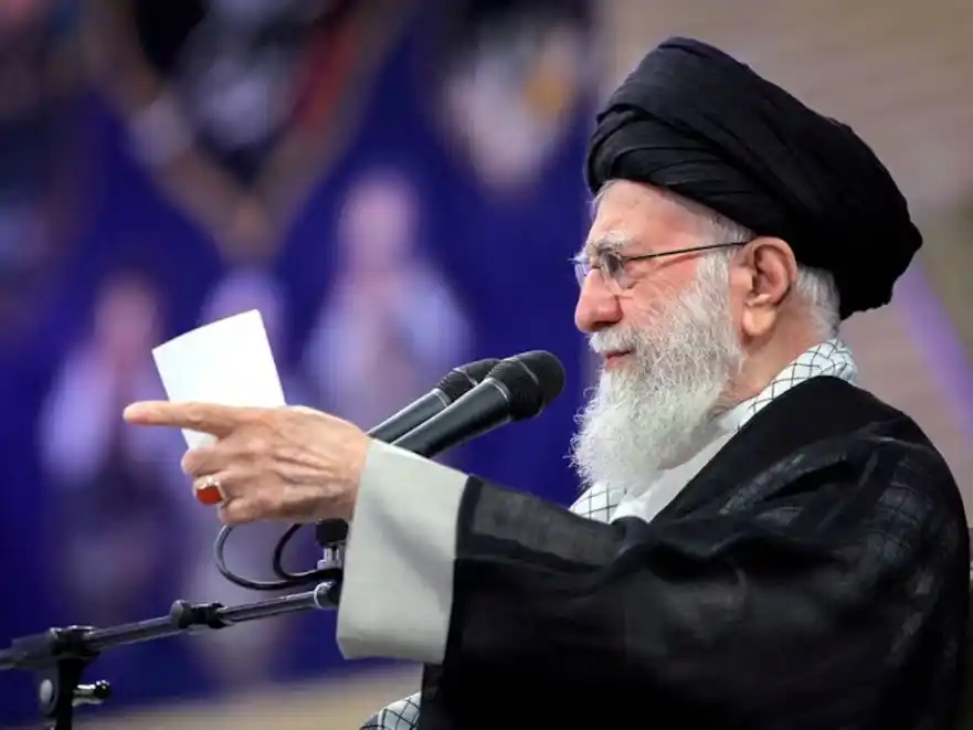 Alí Khamenei amenazó a Estados Unidos con “daños irreparables”