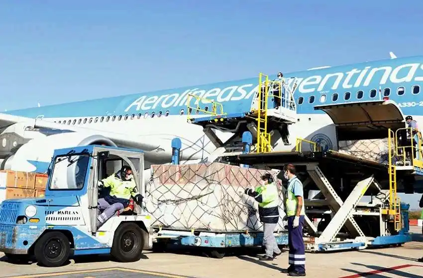 Coronavirus: llegan a Argentina más de 900 mil dosis de la vacuna china