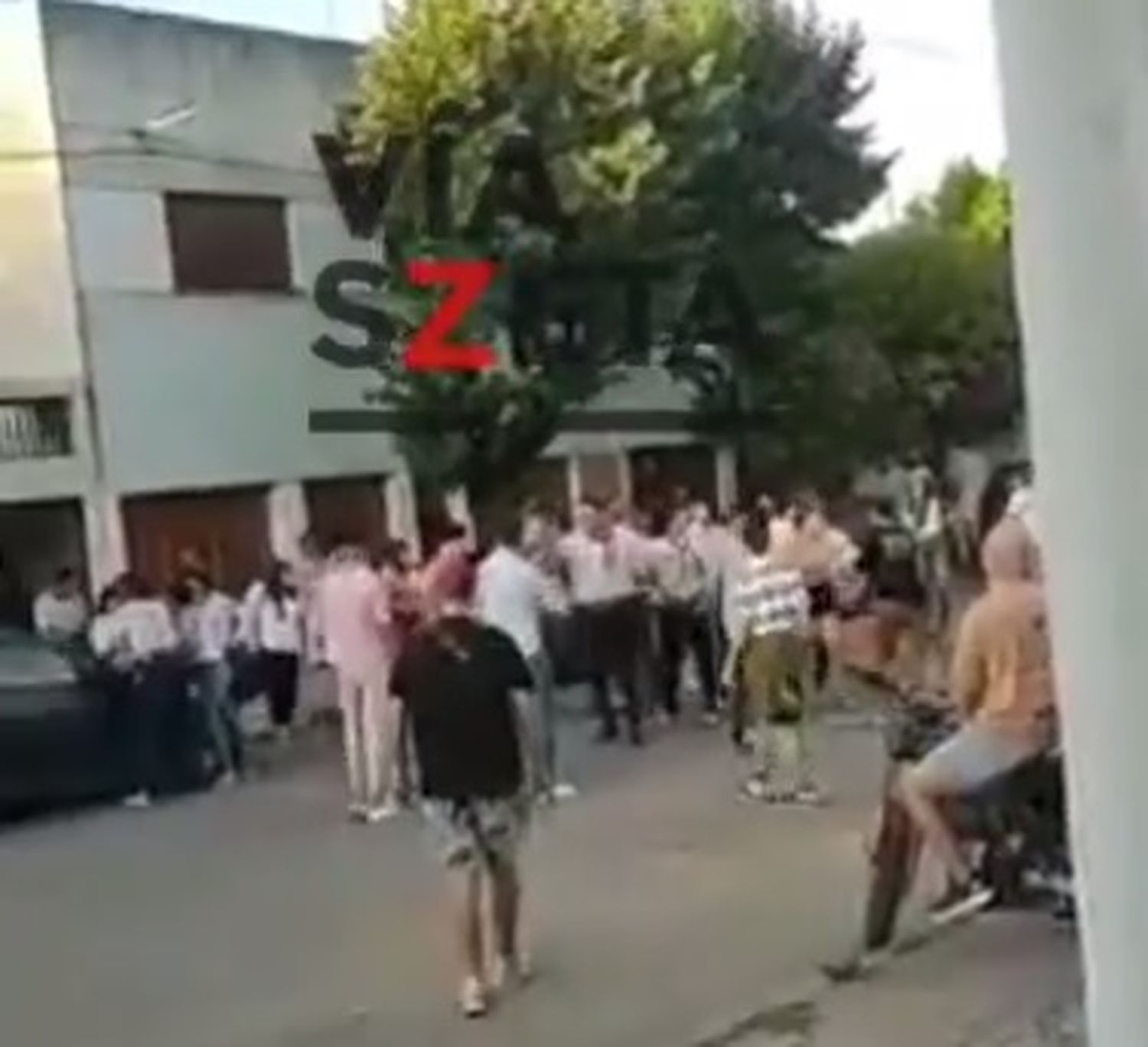 Piñas van, piñas vienen: En pleno juicio por el asesinato de Báez Sosa, siguen las peleas violentas en la Provincia