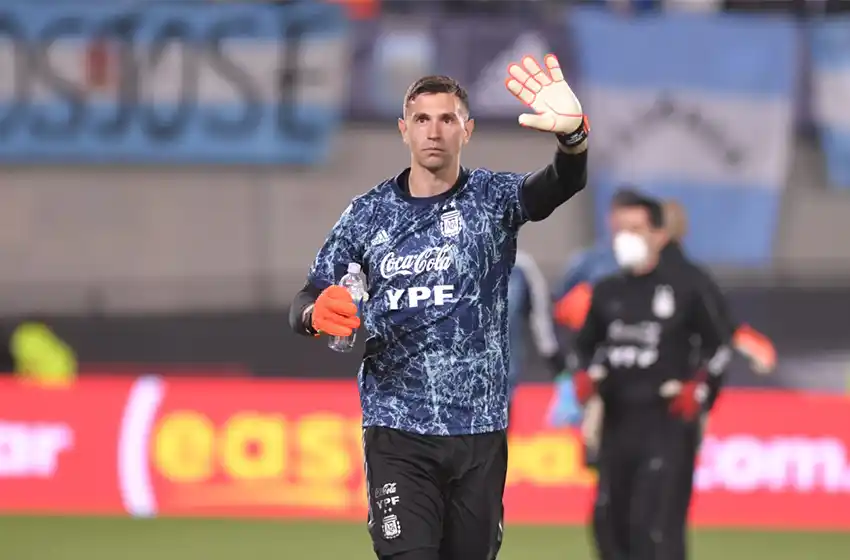 El "Dibu" Martínez reveló la complicación que tuvo durante la práctica previa a Bolivia