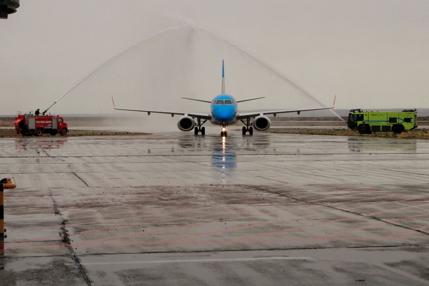 Aerolíneas Argentinas inauguró sus vuelos a Trelew para la temporada de avistaje de ballenas