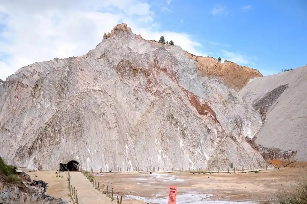 En España hay una extraña montaña que crece con la lluvia