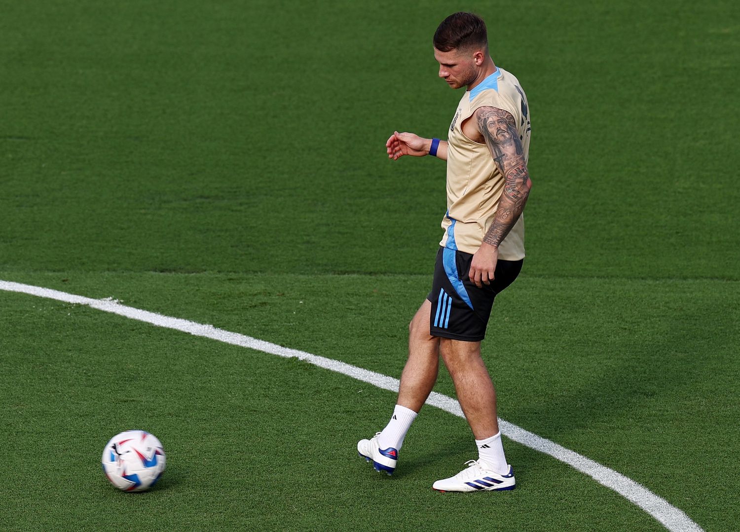 La selección se entrenó y Scaloni define la formación
