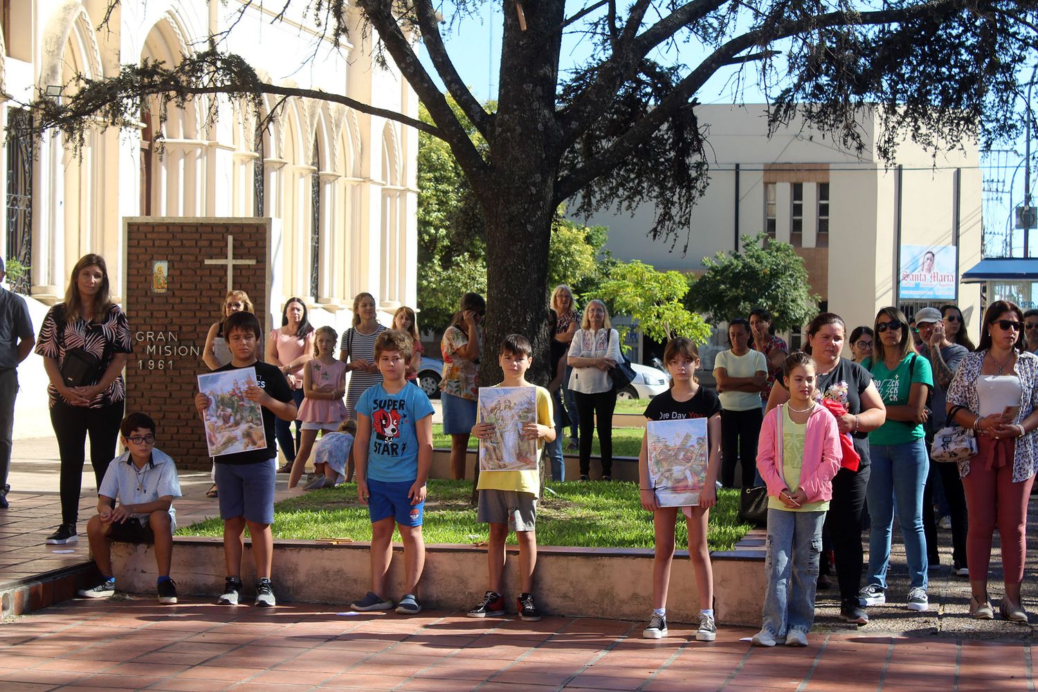 Se realizó Vía Crucis de niños en las tres parroquias